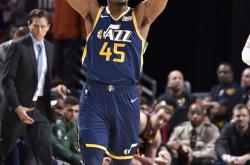 开云体育app-米切尔砍下42分，爵士取得胜利