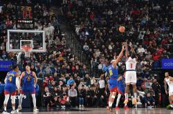 开云体育入口-火箭力克尼克斯，哈登轰下41分