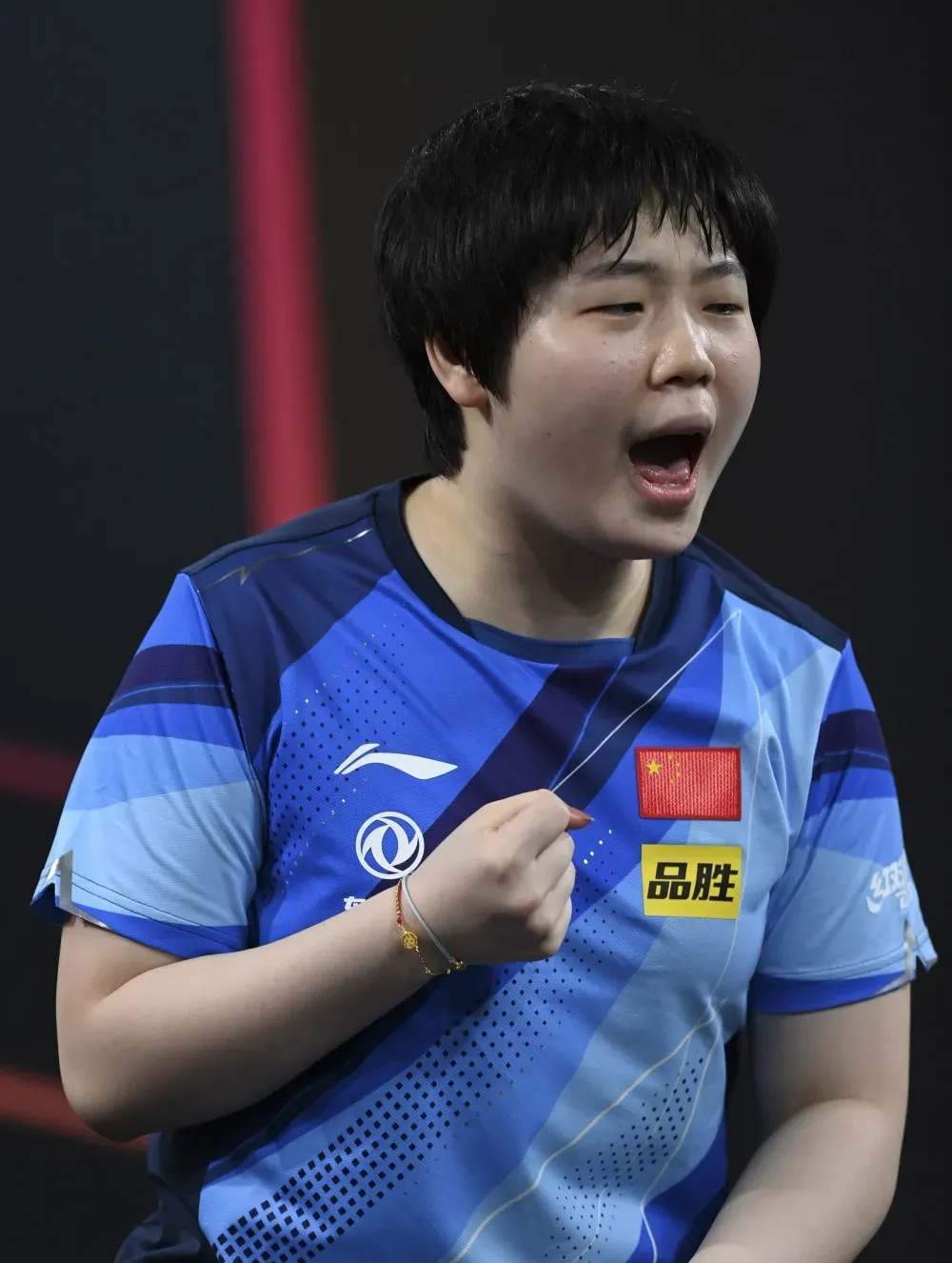 赛场上的新星女队队员斩获三球成焦点的简单介绍 赛场上的新星女队队员斩获三球成焦点的简单介绍