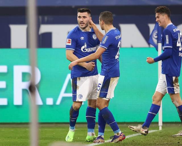 沙尔克屡战屡败球队面临挑战