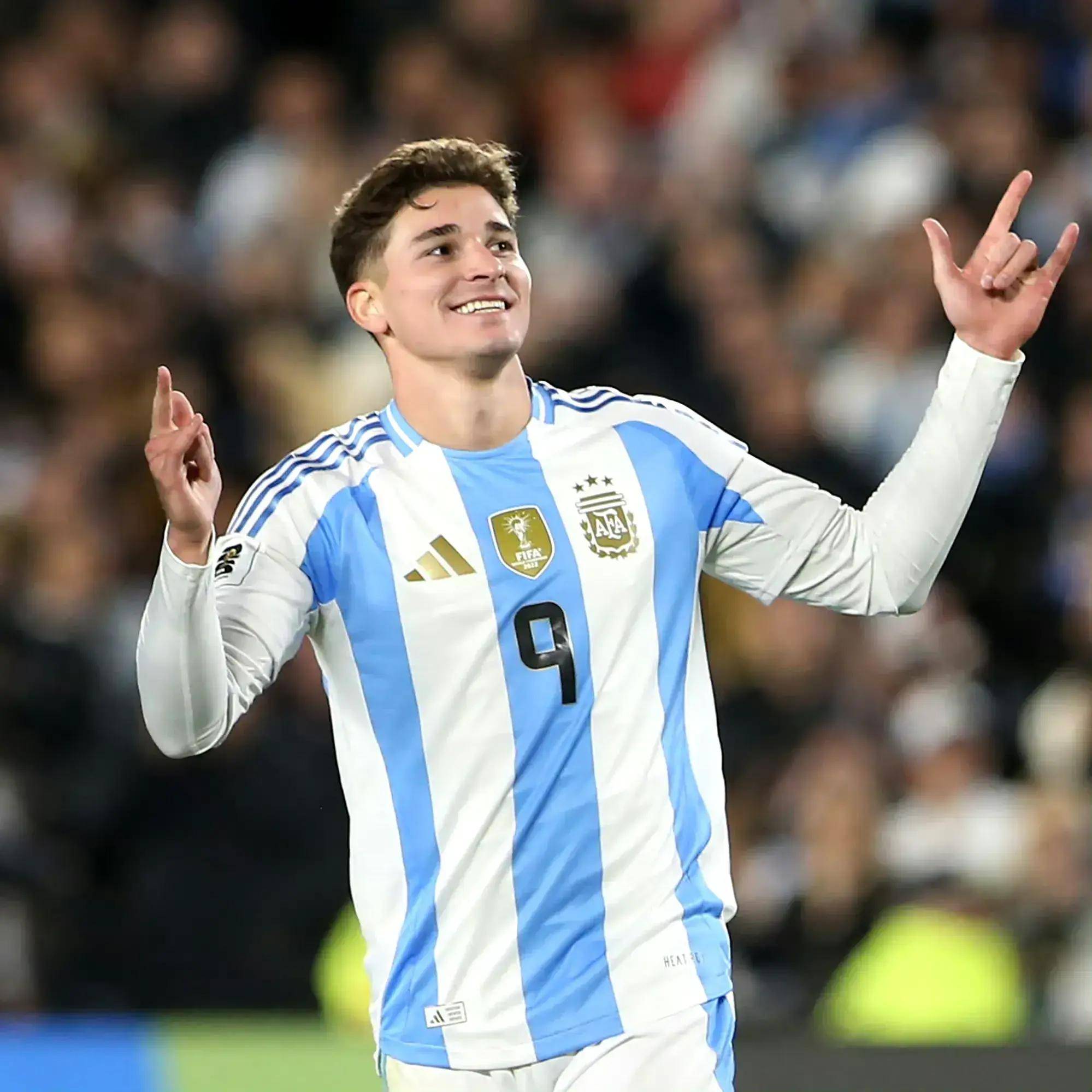 南极洲球员在世界杯预选赛中积极备战