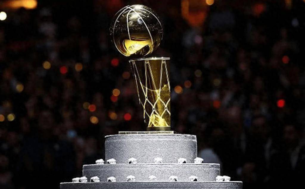 NBA总决赛落幕，湖人队捧得总冠军奖杯