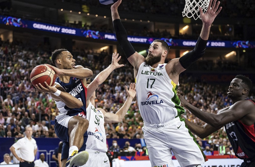 乌克兰队逆转胜利，晋级欧锦赛半决赛