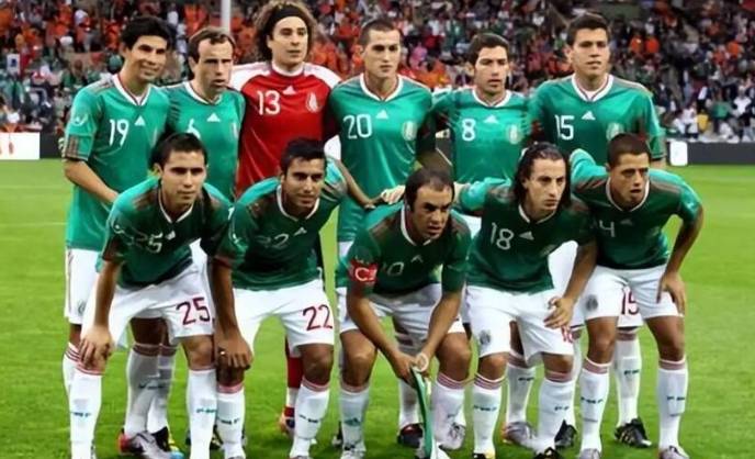 包含墨西哥队国际赛场上遇到困难，需调整战术的词条