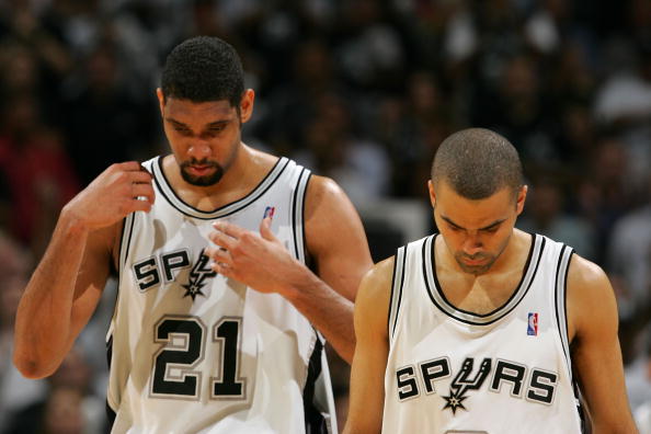 包含小牛队员团结协作，稳坐西部第五强劲位置的词条