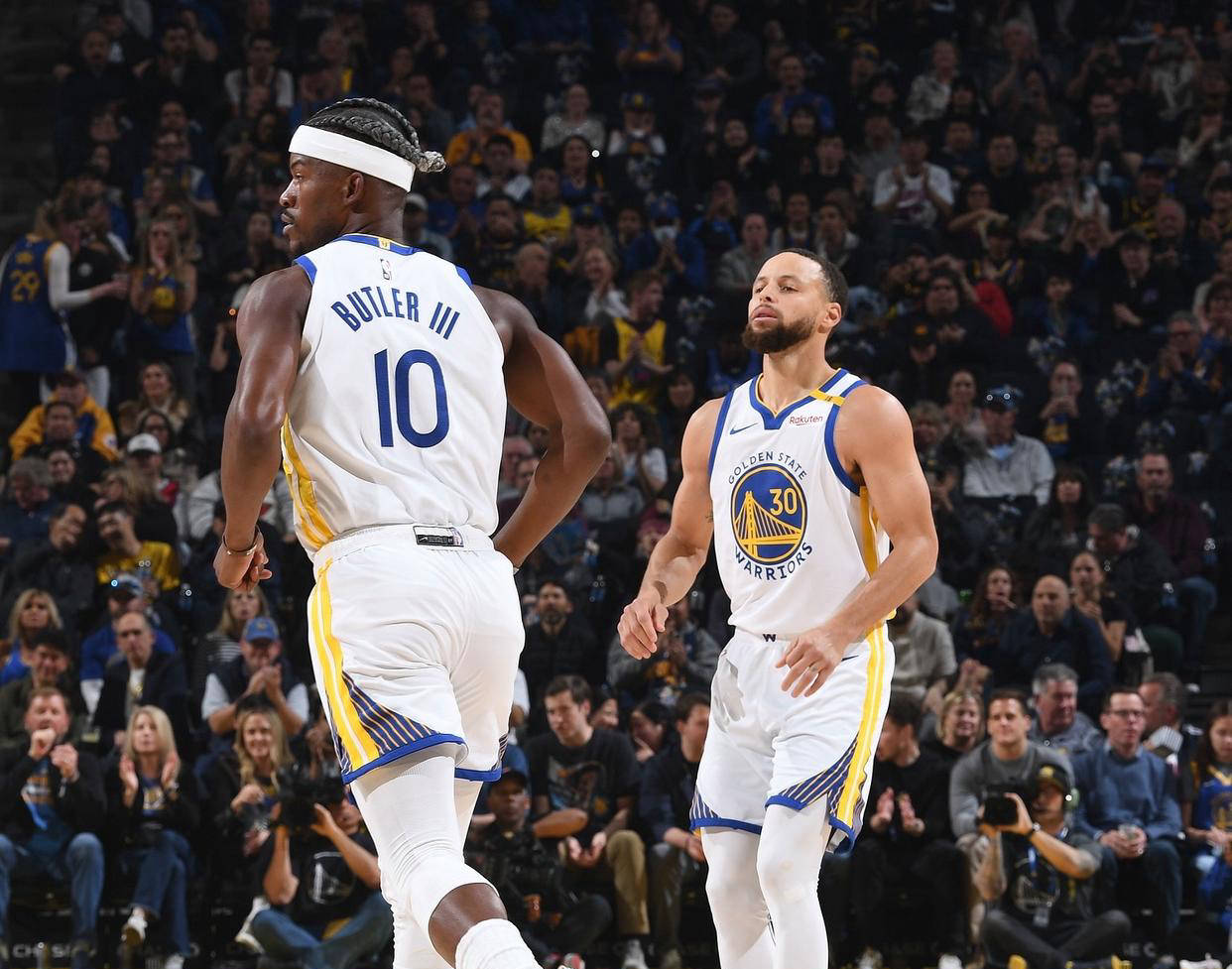 勇士遭遇阵容困难,库里暂缺联赛观望 勇士遭遇阵容困难,库里暂缺联赛观望