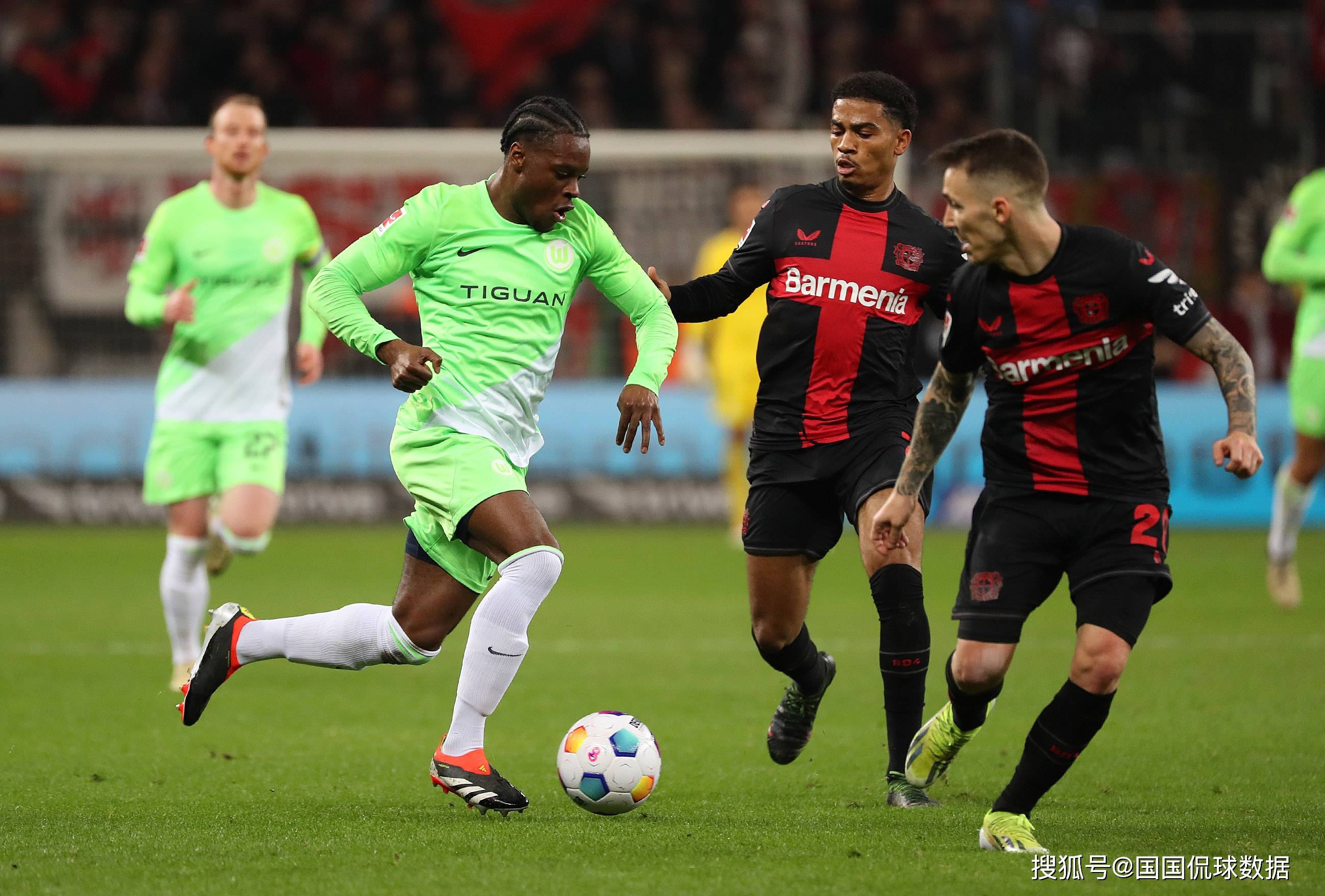 沃尔夫斯堡与沙尔克04互交白卷，德甲榜首依旧无变化