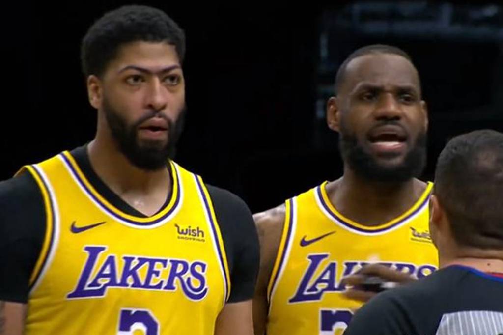 球场外交恩仇詹姆斯公开道歉