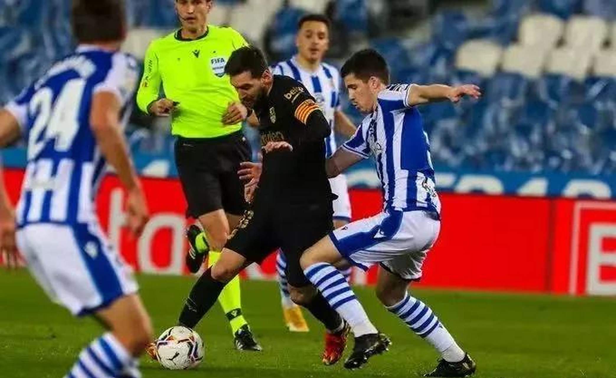 巴塞罗纳胜皇家社会，梅西再献绝杀，西甲联赛领跑