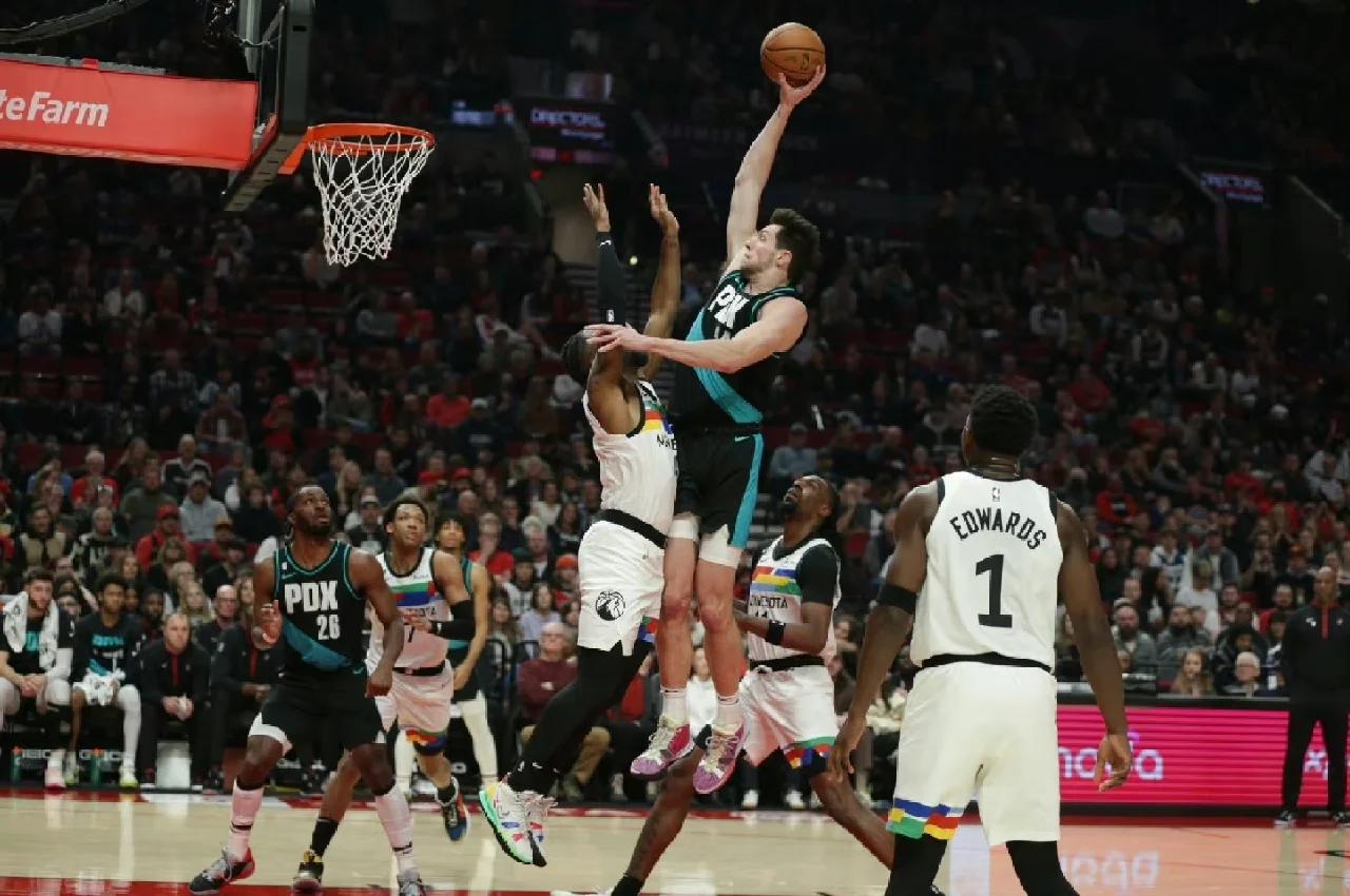 开拓者力克马刺，利拉德砍下32分