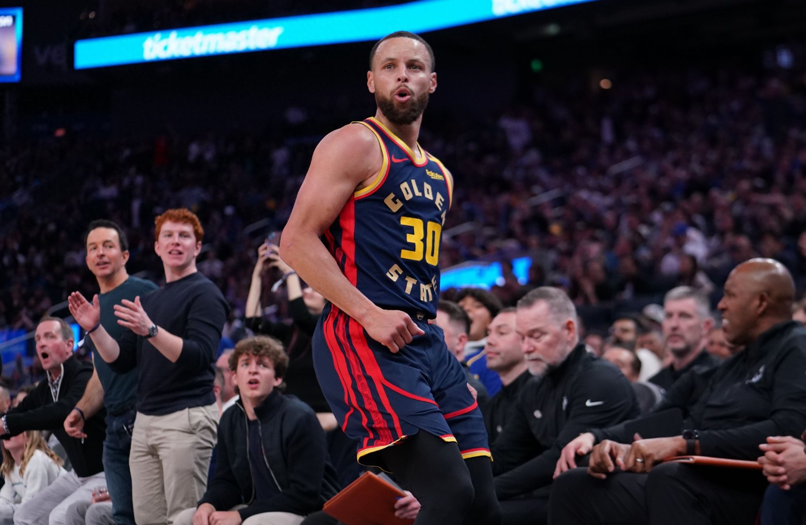 灰熊客场逆转开拓者，继续领跑西部