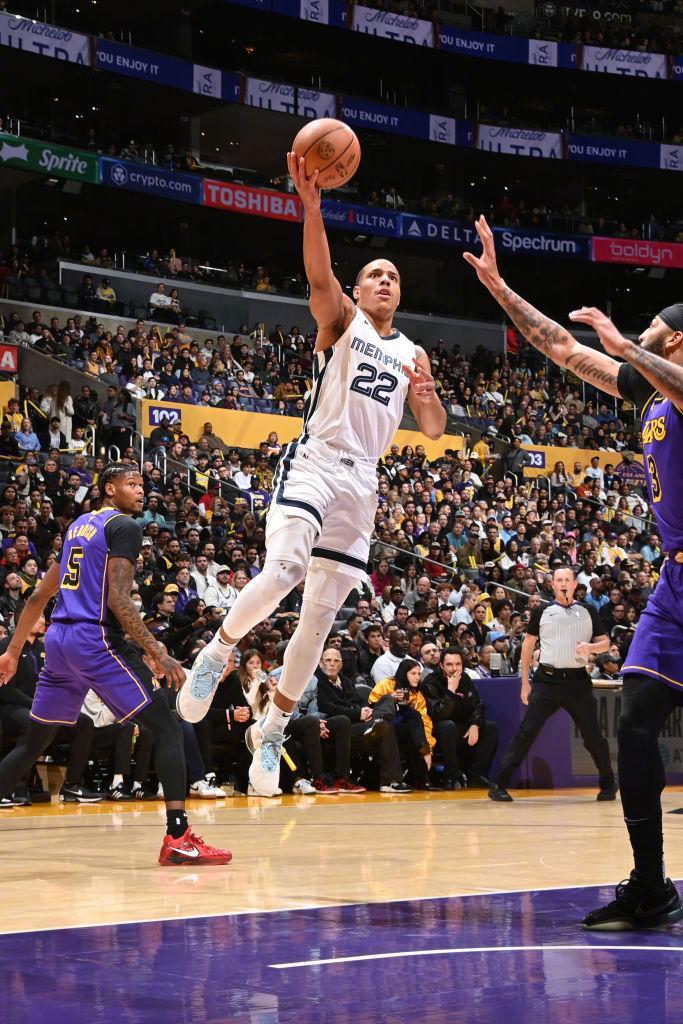 湖人逆转灰熊，詹姆斯神奇三分绝杀！的简单介绍