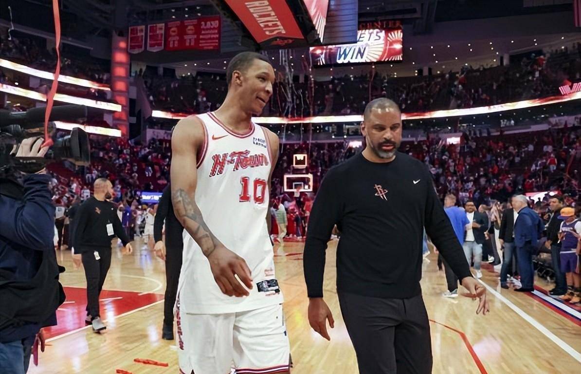 火箭全队发挥稳定,击败奇才 火箭全队发挥稳定,击败奇才